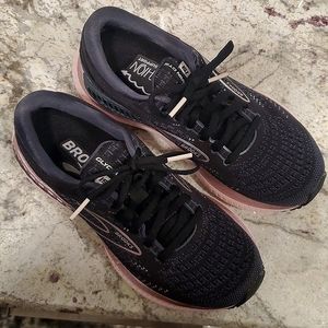 Brooks Glycerin GTS 19 Size 6 Sneakers